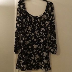 Like new floral mini dress with long sleeves
